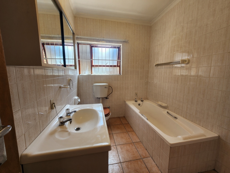 To Let 3 Bedroom Property for Rent in Mabille Park Western Cape